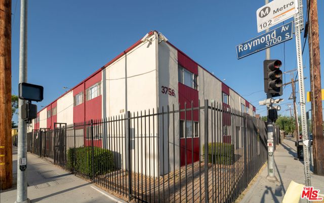 $6,000,000 | 3756 Raymond Avenue | Los Angeles Southwest