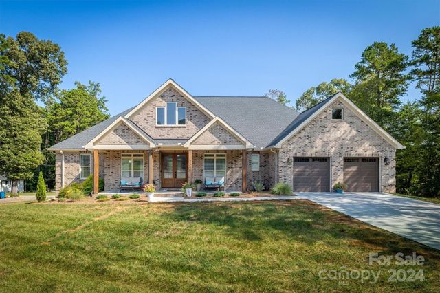 $1,149,999 | 2545 10th St Court Northeast | Hickory