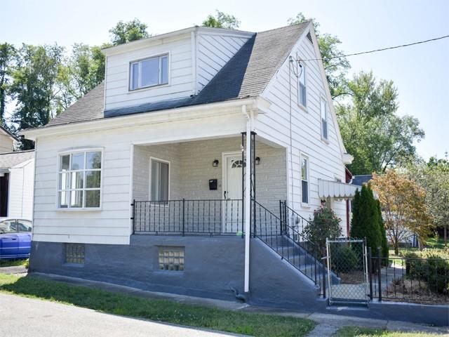 a view of front of house with a yard