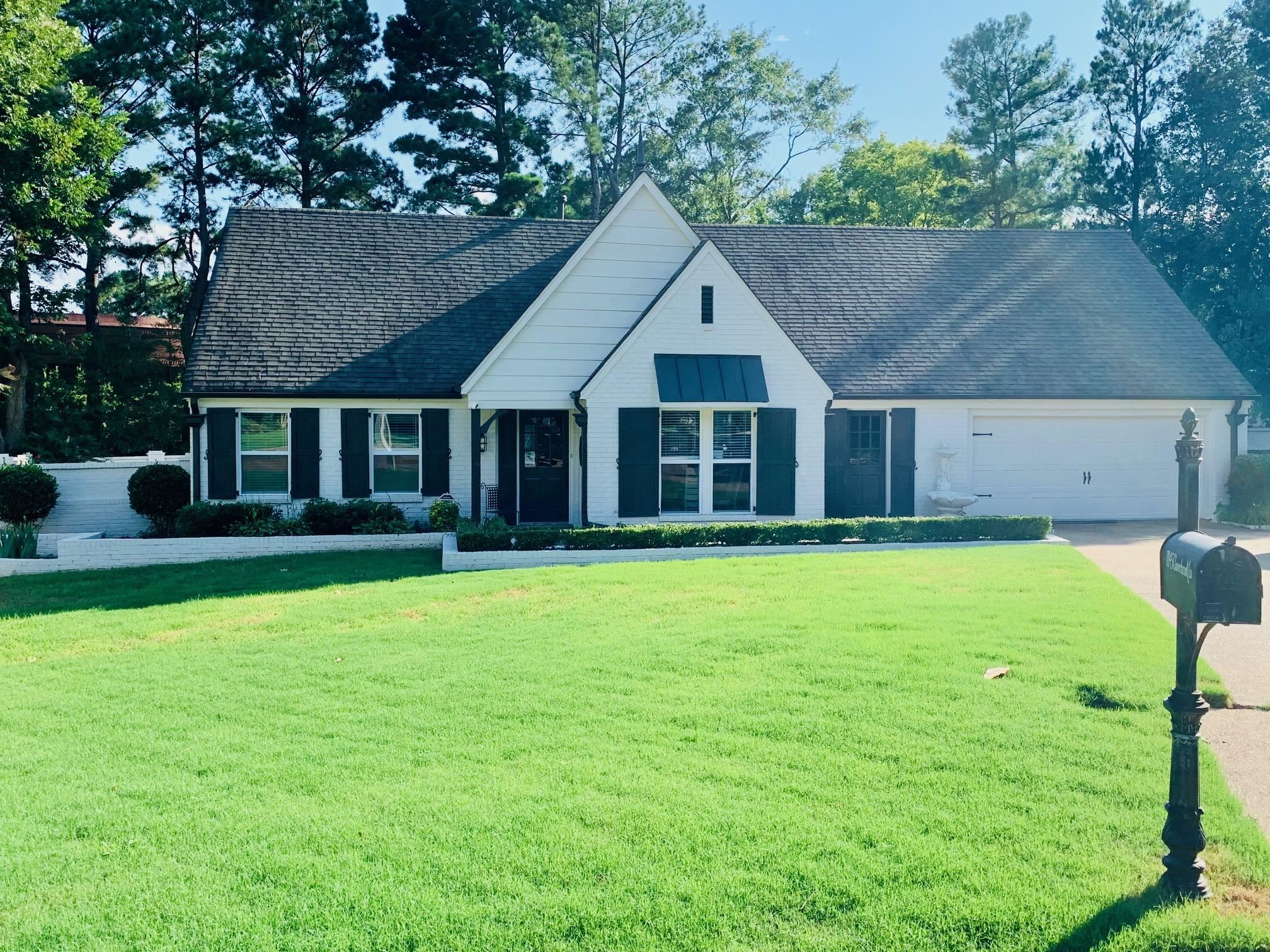 Manicured Lawn and Cove Shaped Lot