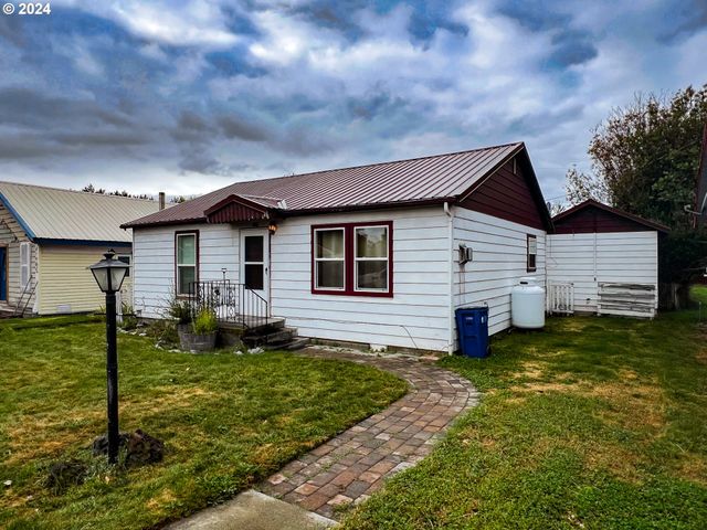 $185,000 | 360 South Main Street | Prairie City