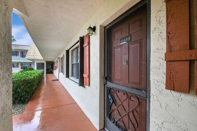 $1,900 | 4489 Oak Terrace Drive | Greenacres