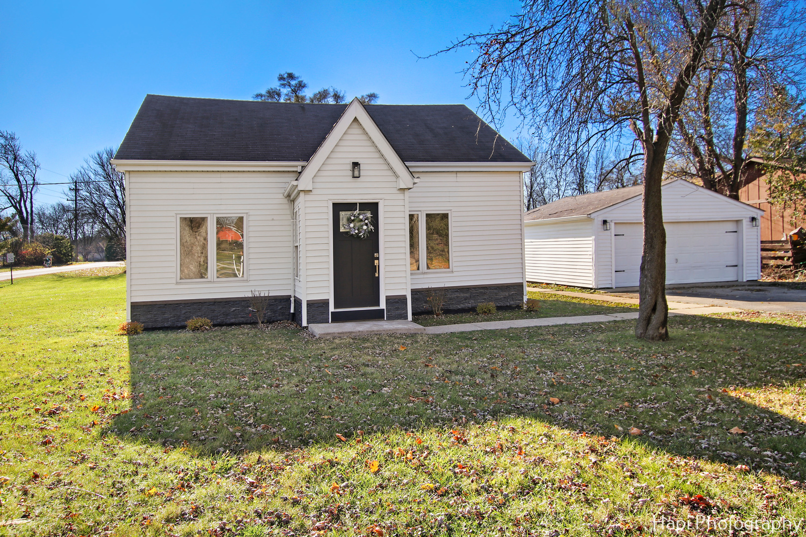 a view of a house with a yard