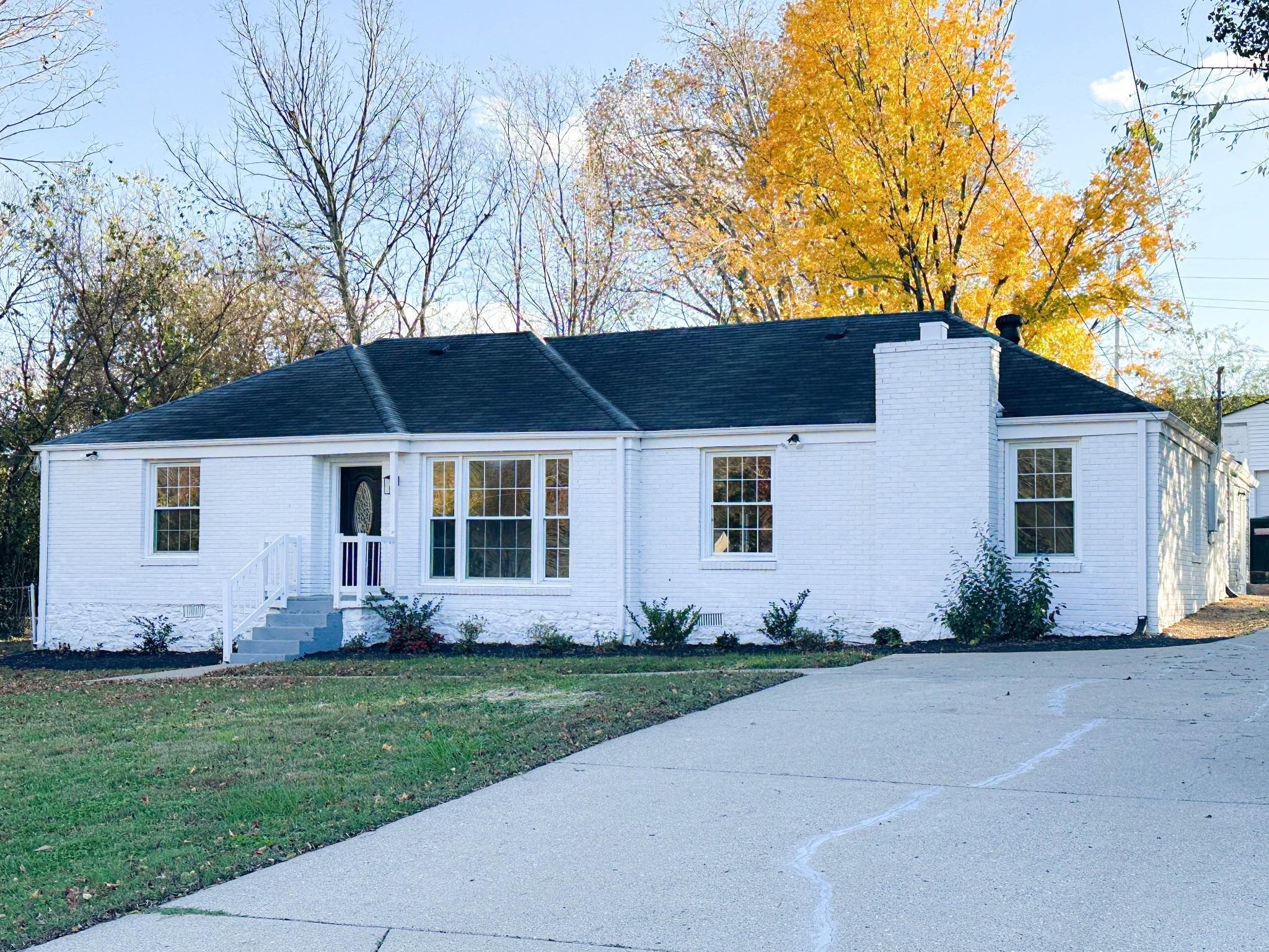 a front view of house with yard