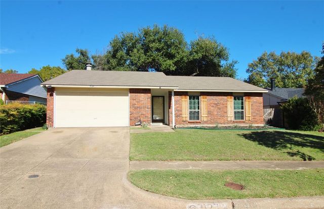 $1,895 | 7127 Winterberry Drive | Woods-Sugarberry