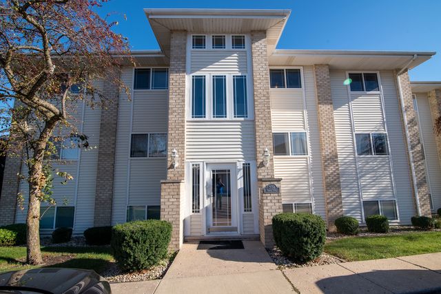 $195,000 | 2034 Manico Court, Unit 300 | Crest Hill