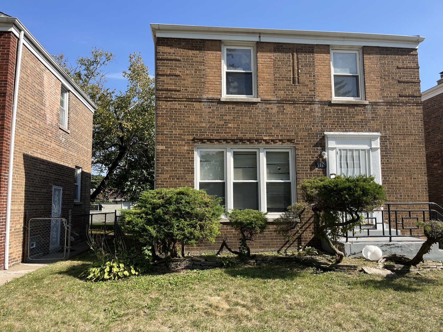 a view front of house with a yard