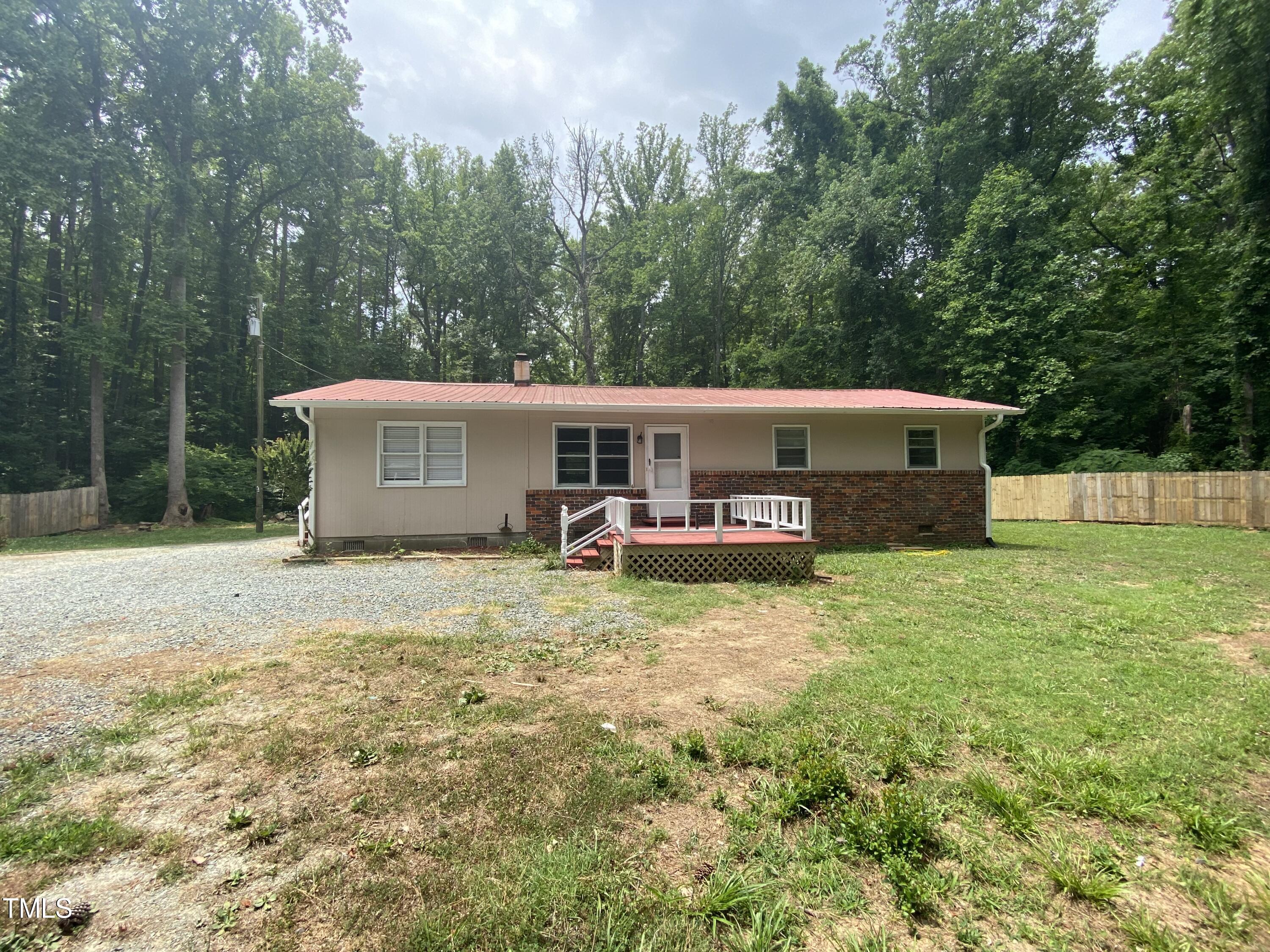 a view of a house with a backyard