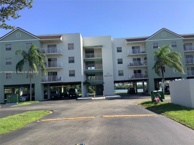 $1,700 | 8240 Southwest 210th Street, Unit 213 | Saga Bay Gardens