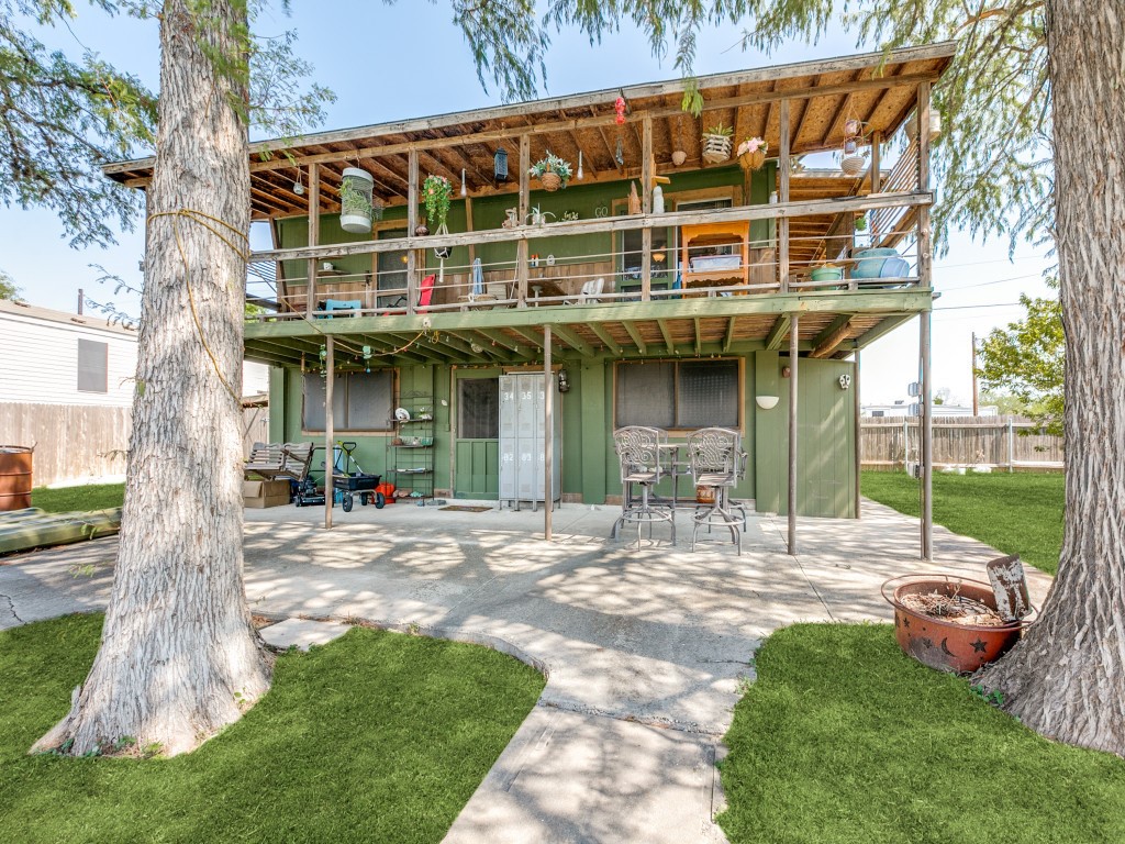 a view of a house with backyard and sitting area