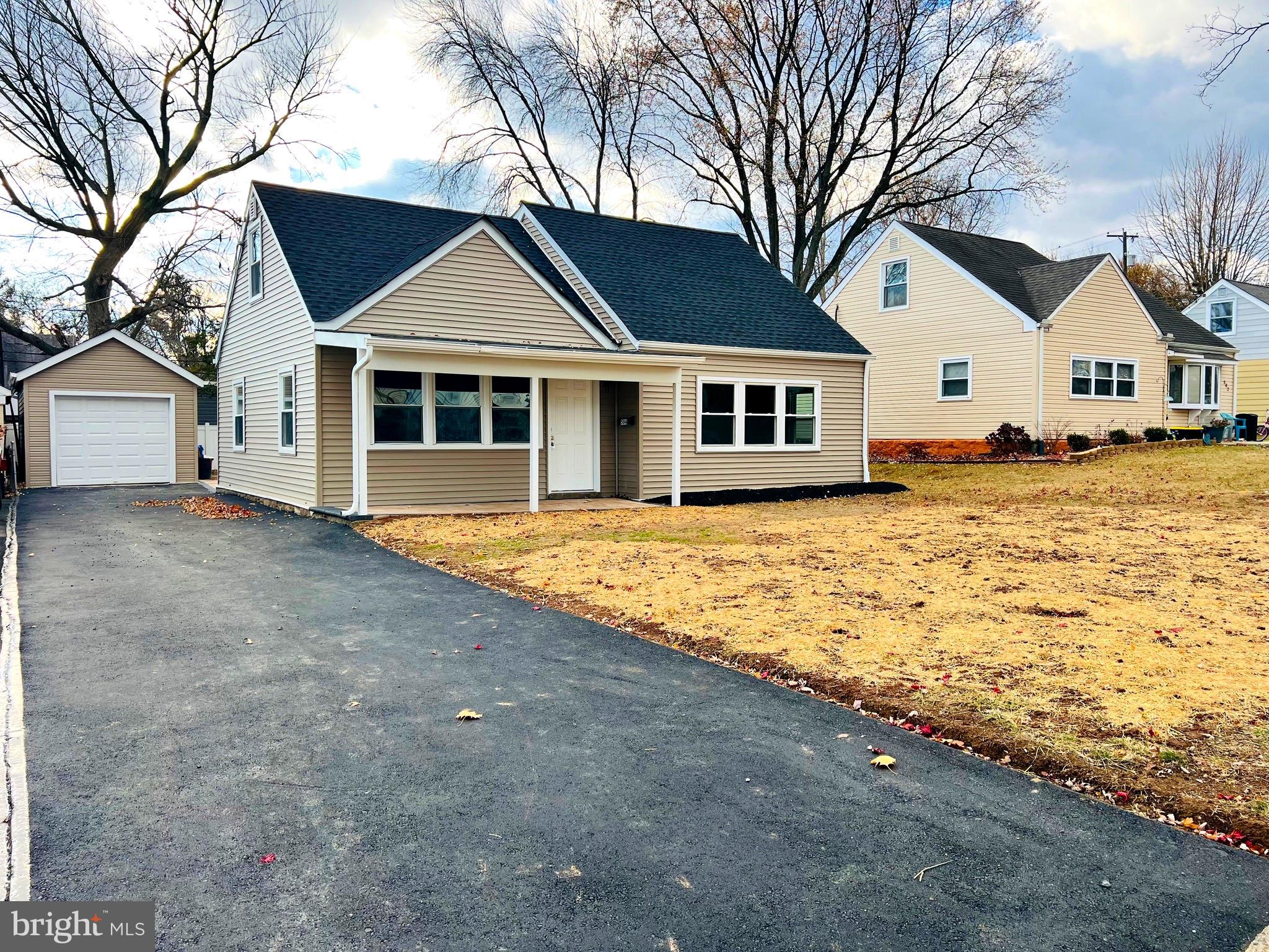 a view of house with a yard