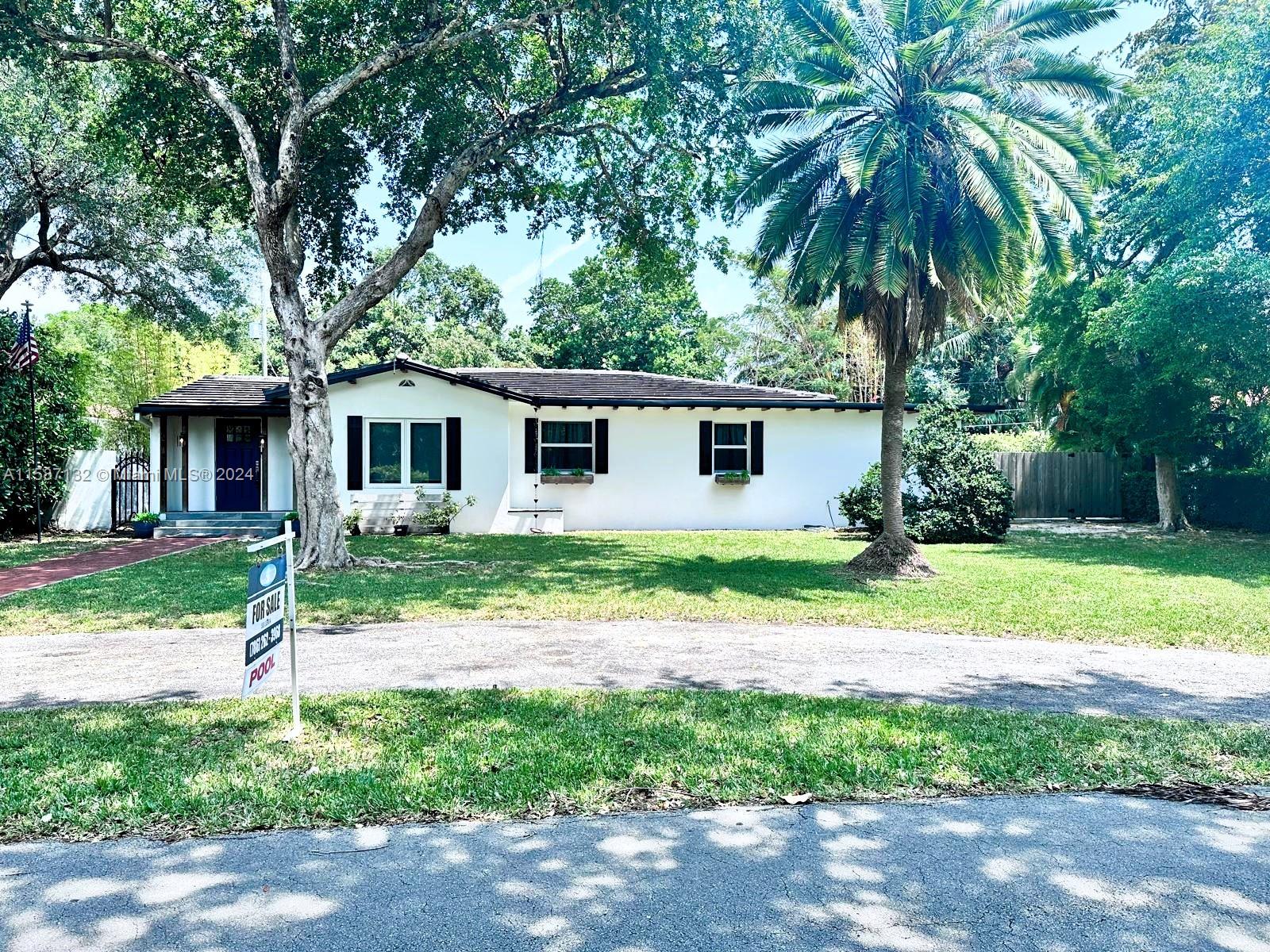 a view of a yard in front of a house