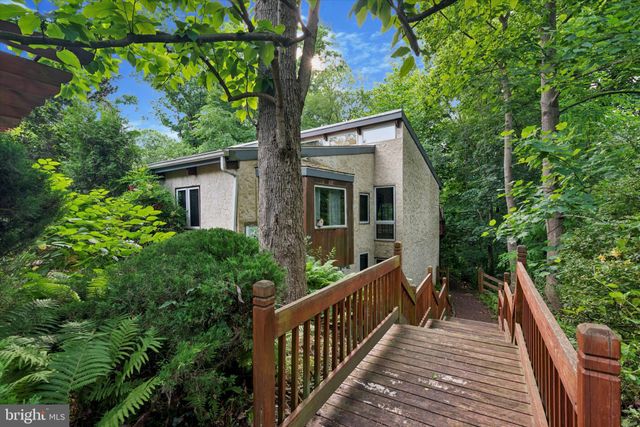 $995,000 | 721 Cornelia Place | Chestnut Hill