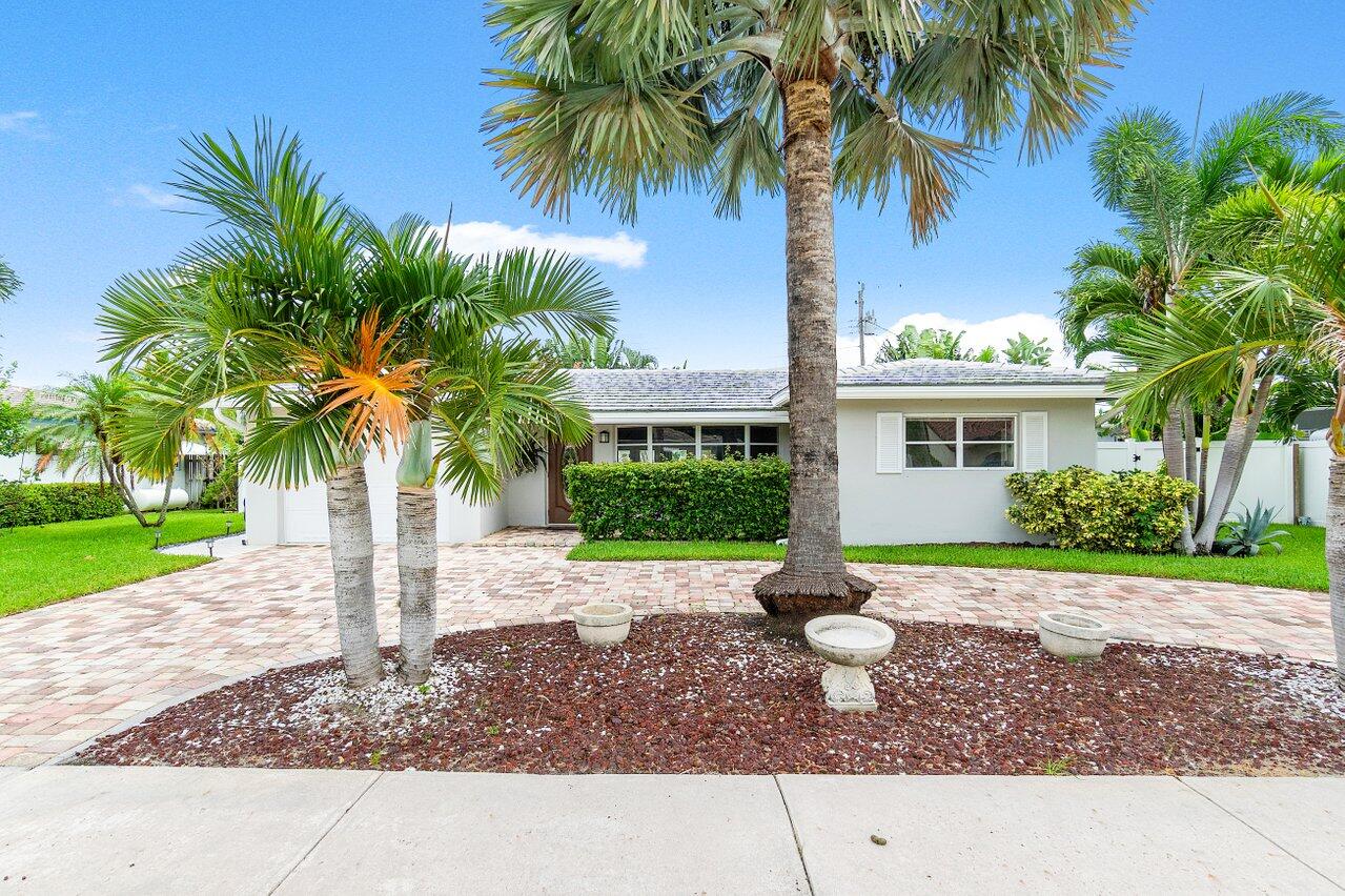 a view of a backyard with a fountain