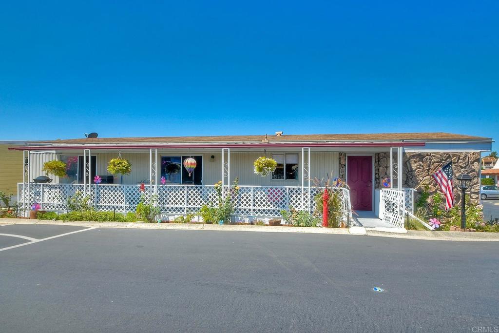 Fenced in patio and small yard perfect for little fur babies.