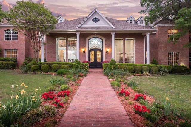 $2,295,000 | 880 River Oaks Drive | Fairview