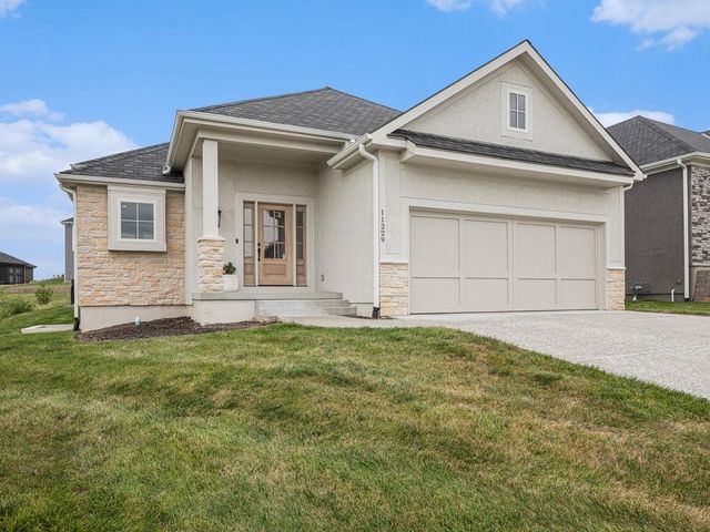 $525,000 | 11229 Brome Drive | Liberty Township - Clay County