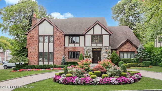 $2,899,000 | 42 Elmhurst Avenue | Todt Hill