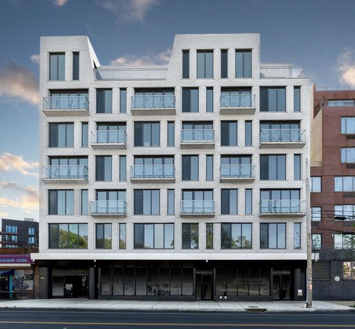 $800,000 | 30-05 Vernon Boulevard, Unit 2D | Astoria