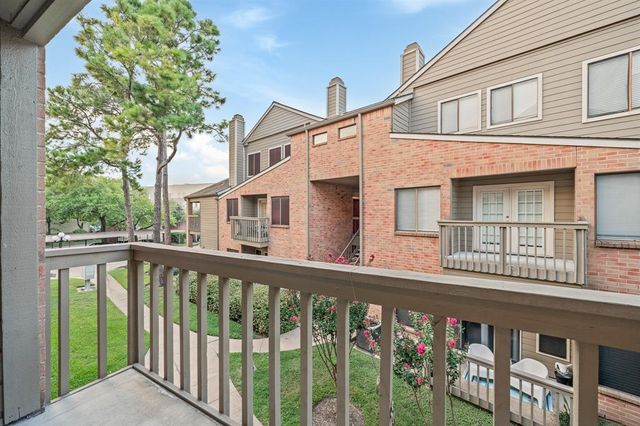 $179,000 | 2023 Gentryside Drive, Unit 204 | Eldridge-West Oaks