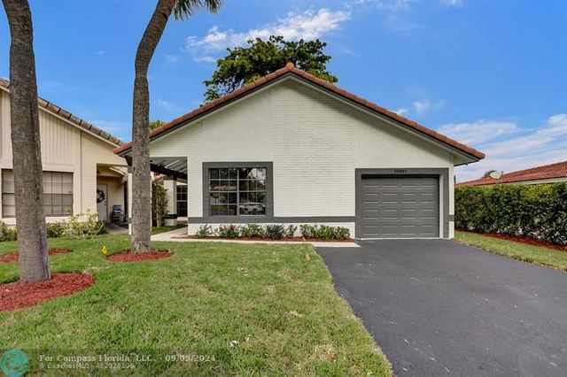 $569,000 | 10421 Northwest 36th Street | Coral Springs Lakes