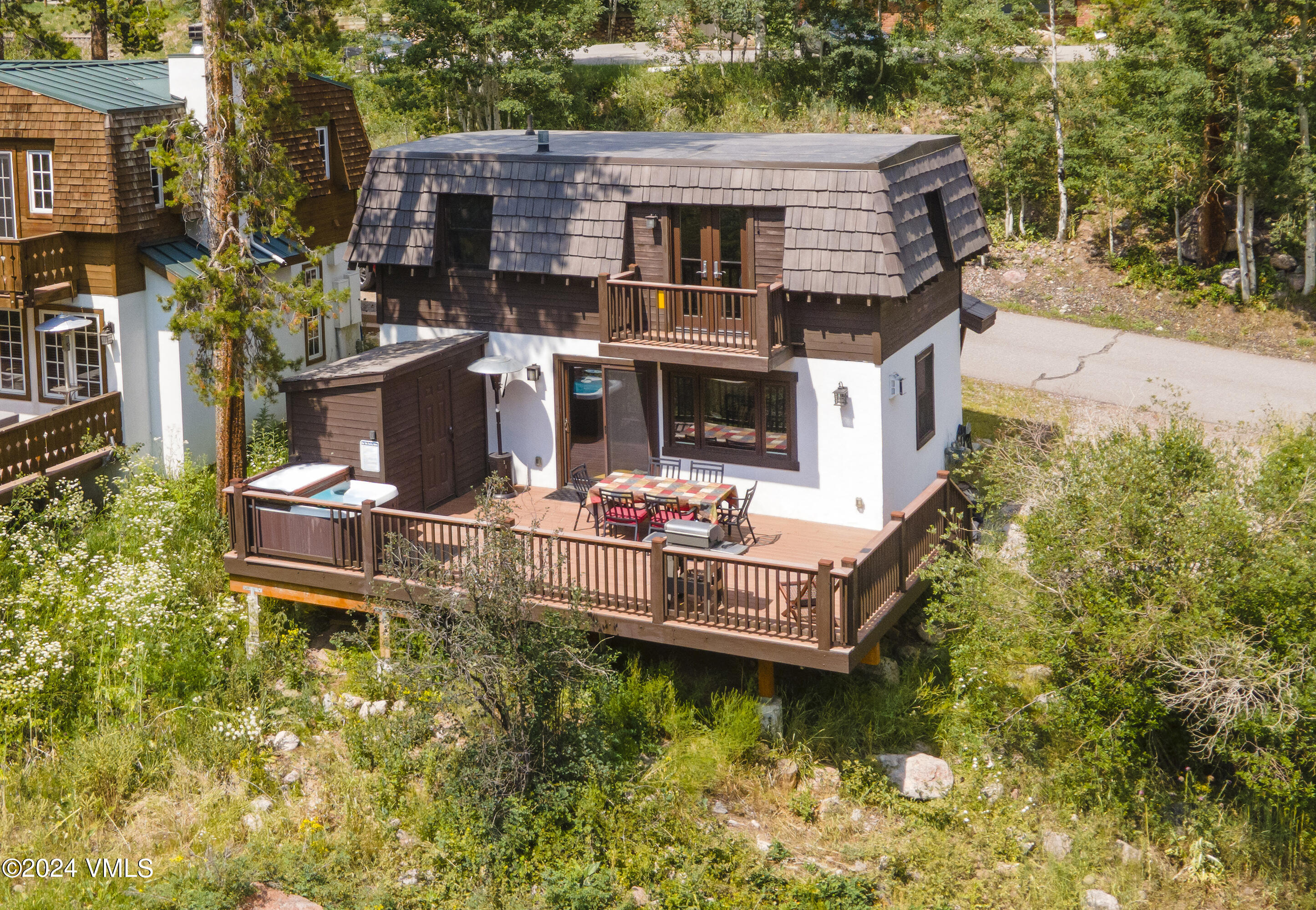 a view of a house with backyard and sitting area