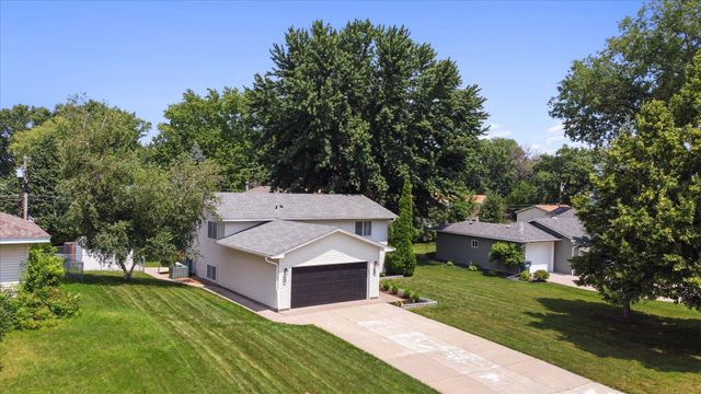 $369,900 | 719 Territorial Road Northeast | Donnays Oak Park