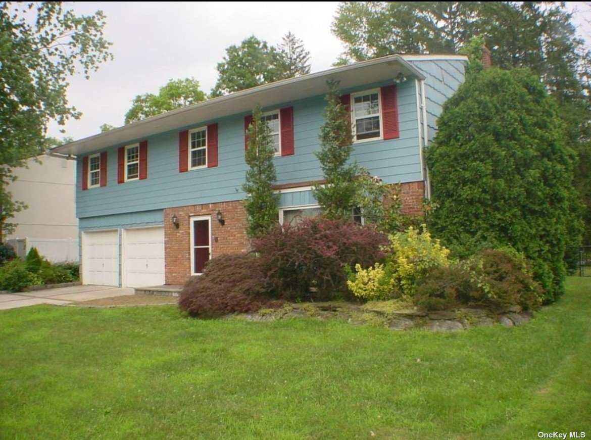 a view of a house with a yard and plants