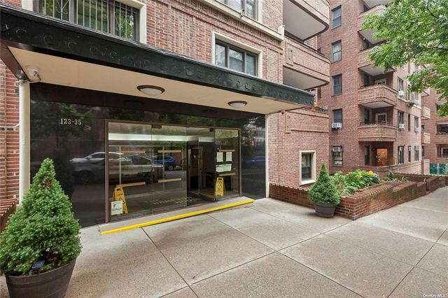 $2,700 | 123-35 82nd Road, Unit 6A | Kew Gardens