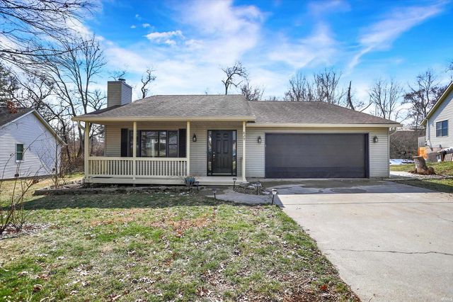 $299,900 | 829 West Rosewood Drive | Bloomington