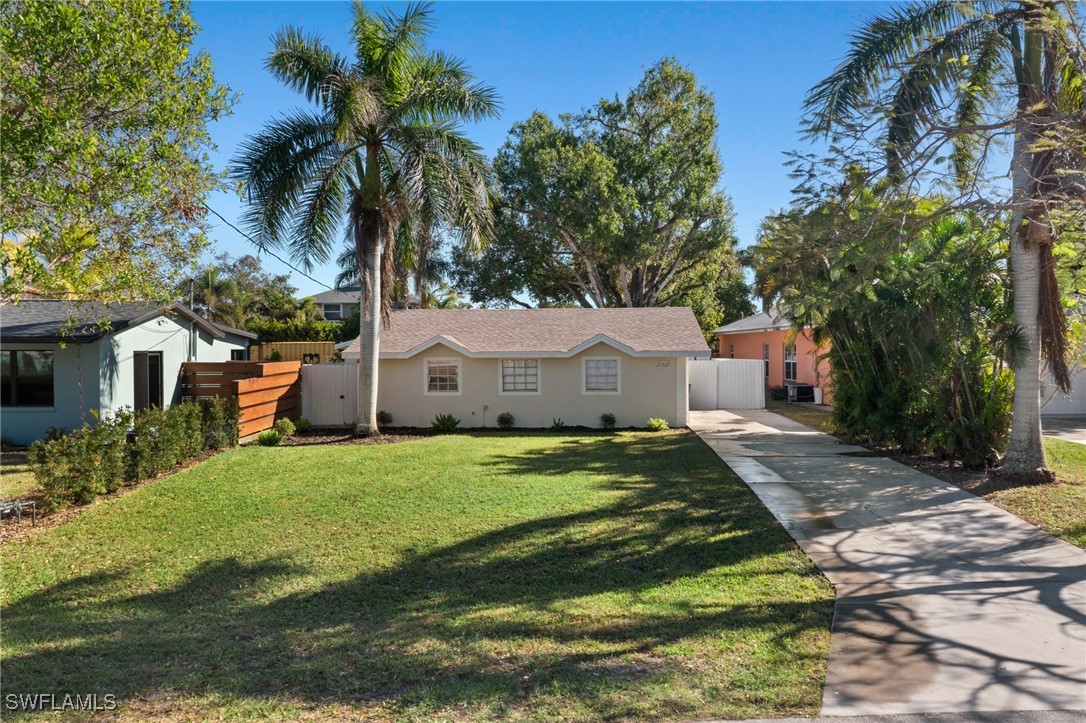 a view of a house with a yard