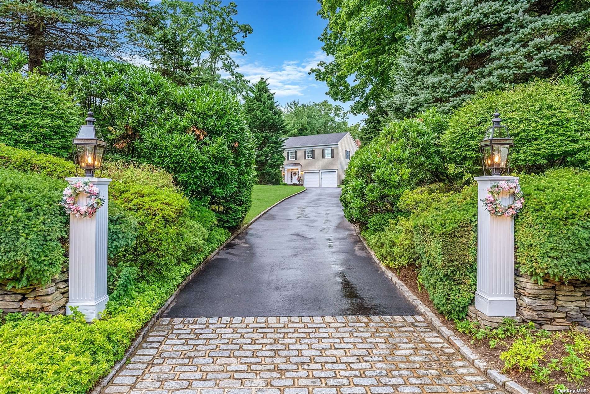 driveway up to main enterance