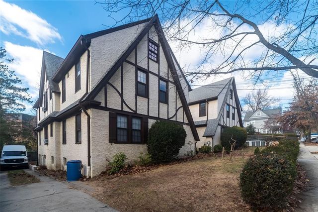 $2,250,000 | 43-20 Hamilton Place | Douglaston