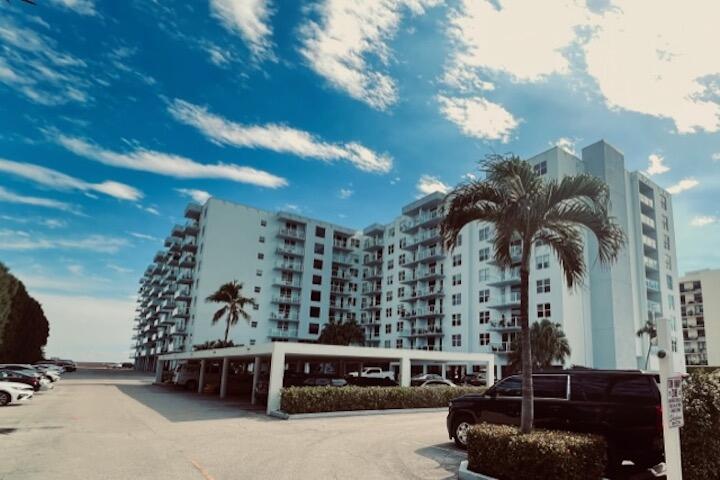 a large building with a outdoor space