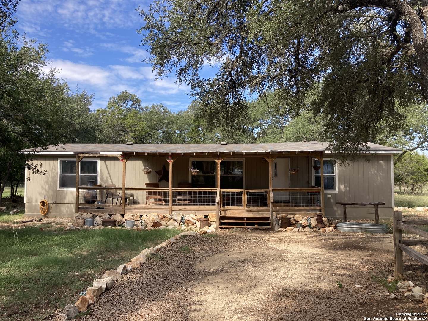 a view of a house with backyard and a tree