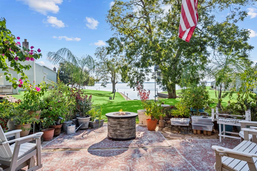 a view of a garden with sitting area