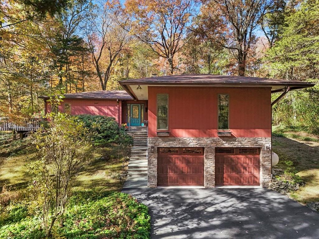 Mid-Century Modern home designed by a protege of Frank Lloyd Wright