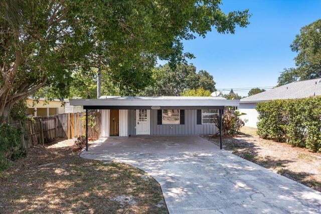 $389,900 | 2121 Florinda Street | South Sarasota