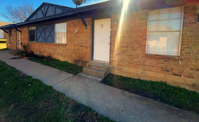 $900 | 219 Pine Meadow Drive | Kennedale