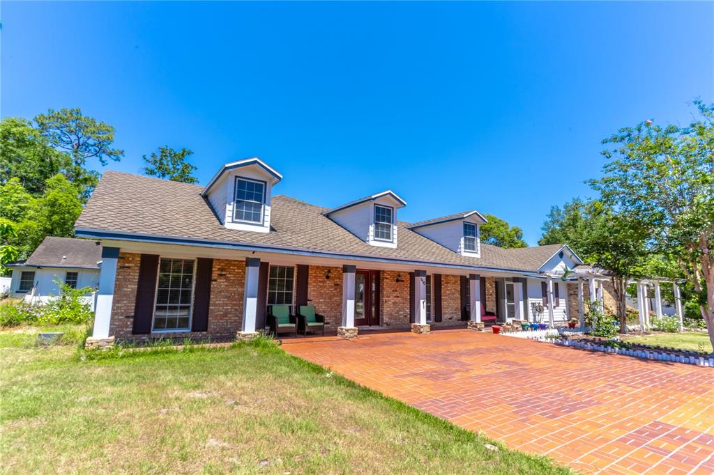 a front view of a house with yard porch and livingroom