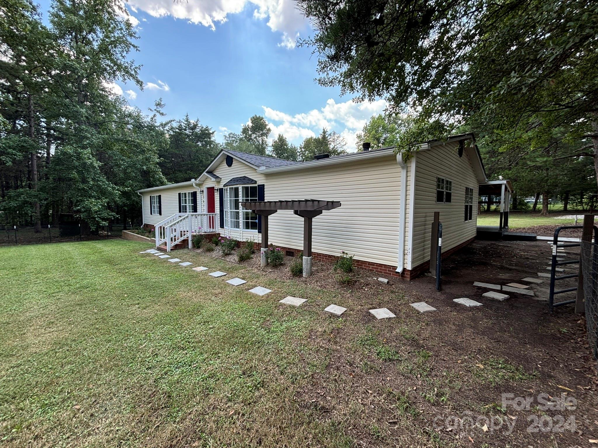 a view of a house with backyard and sitting area