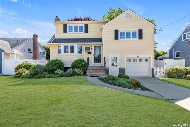 $649,000 | 85 Eastgate Road | East Massapequa