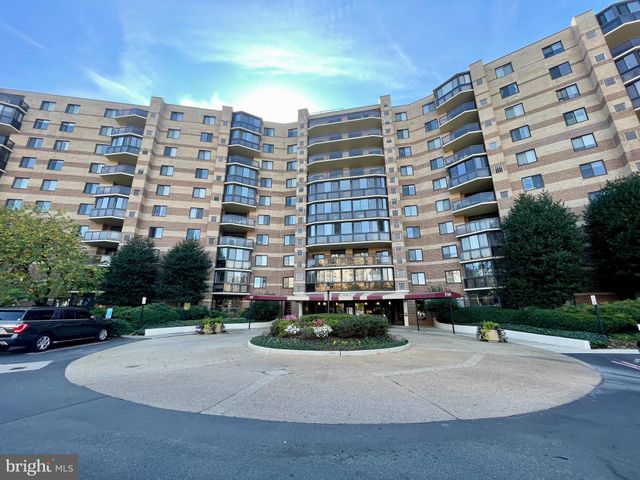 $2,400 | 8360 Greensboro Drive, Unit 204 | The Rotonda