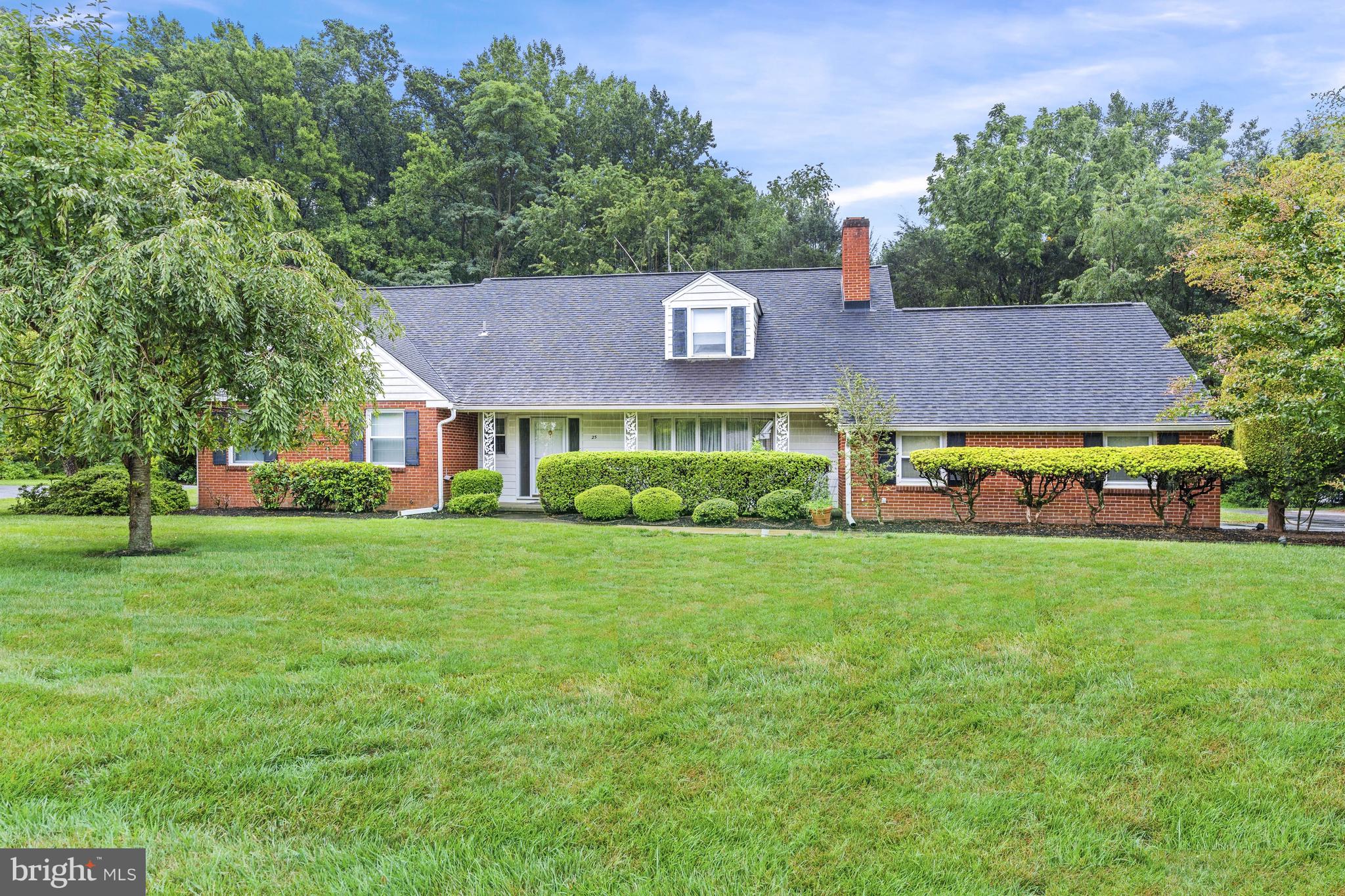 a view of house with garden