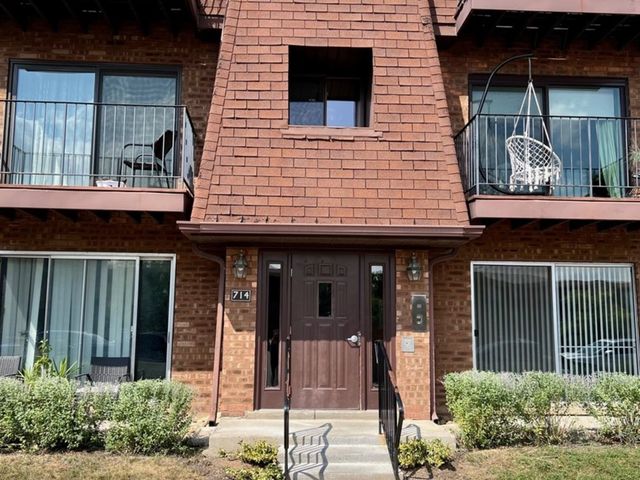 $165,000 | 714 Cobblestone Circle, Unit B | Northfield Township - Cook County