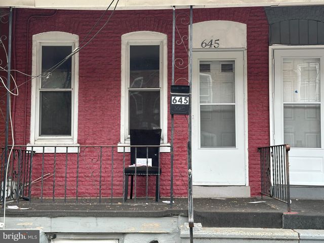 $1,700 | 645 Beatty Street | Chestnut Park