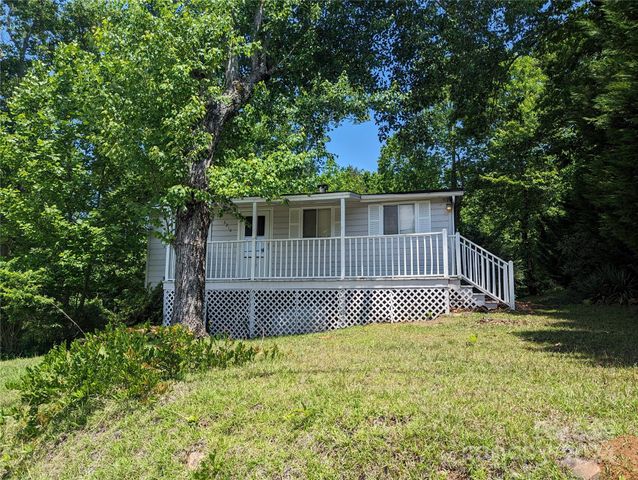 $199,000 | 6211 Holiday Shores Avenue | Linville Township - Burke County