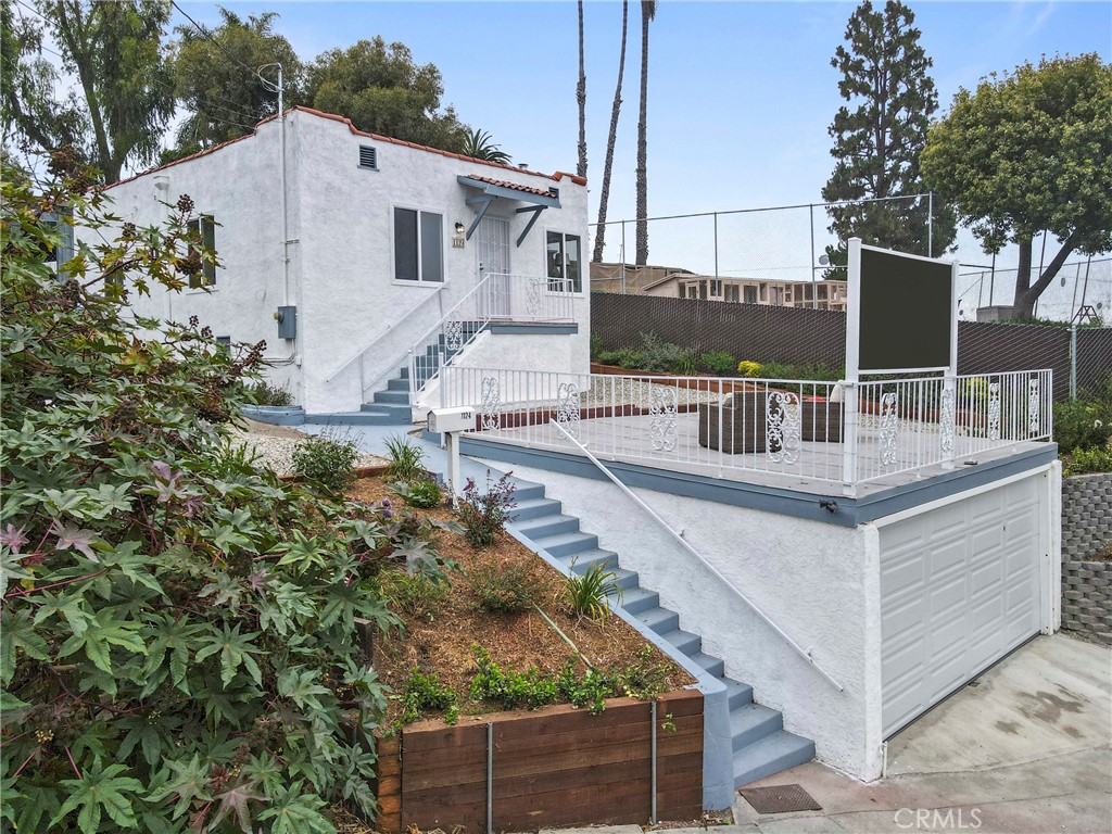 a house view with a outdoor space