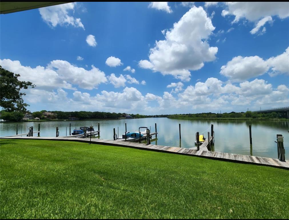 a view of a house with a big yard