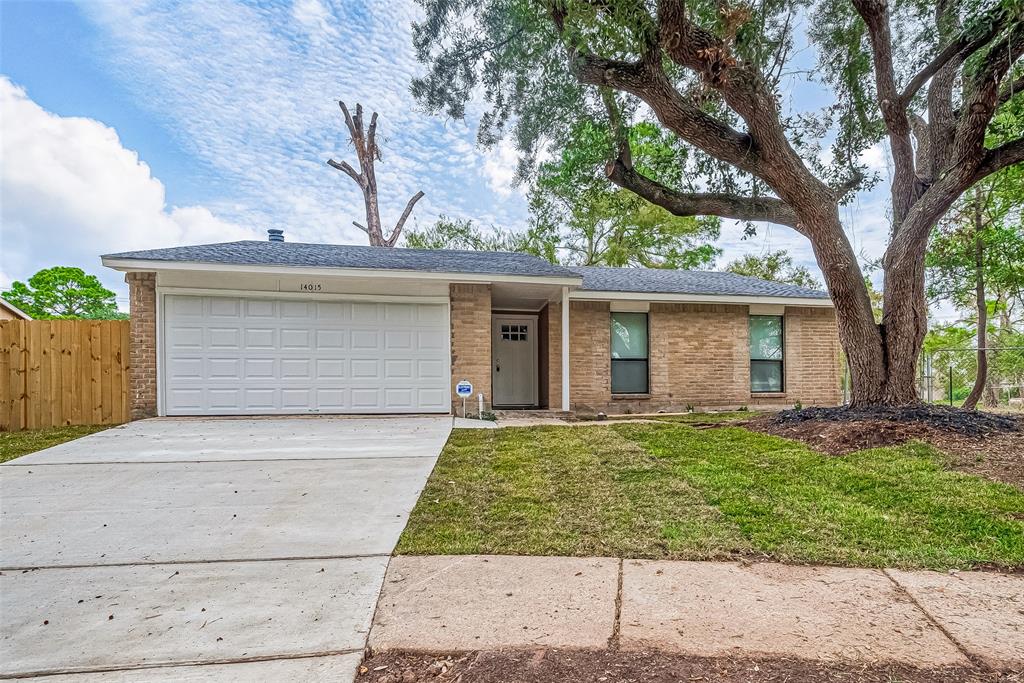 front view of house with a yard